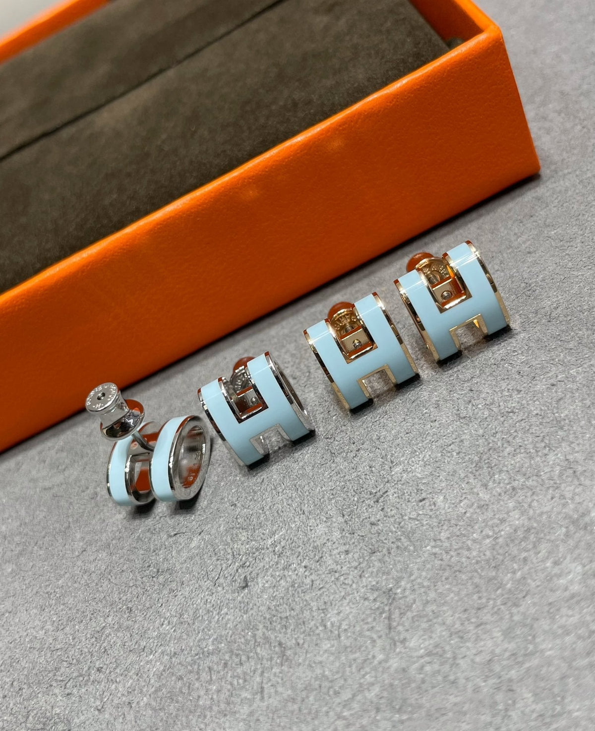 [⭐Spark]POP H SKY BLUE STUD EARRINGS