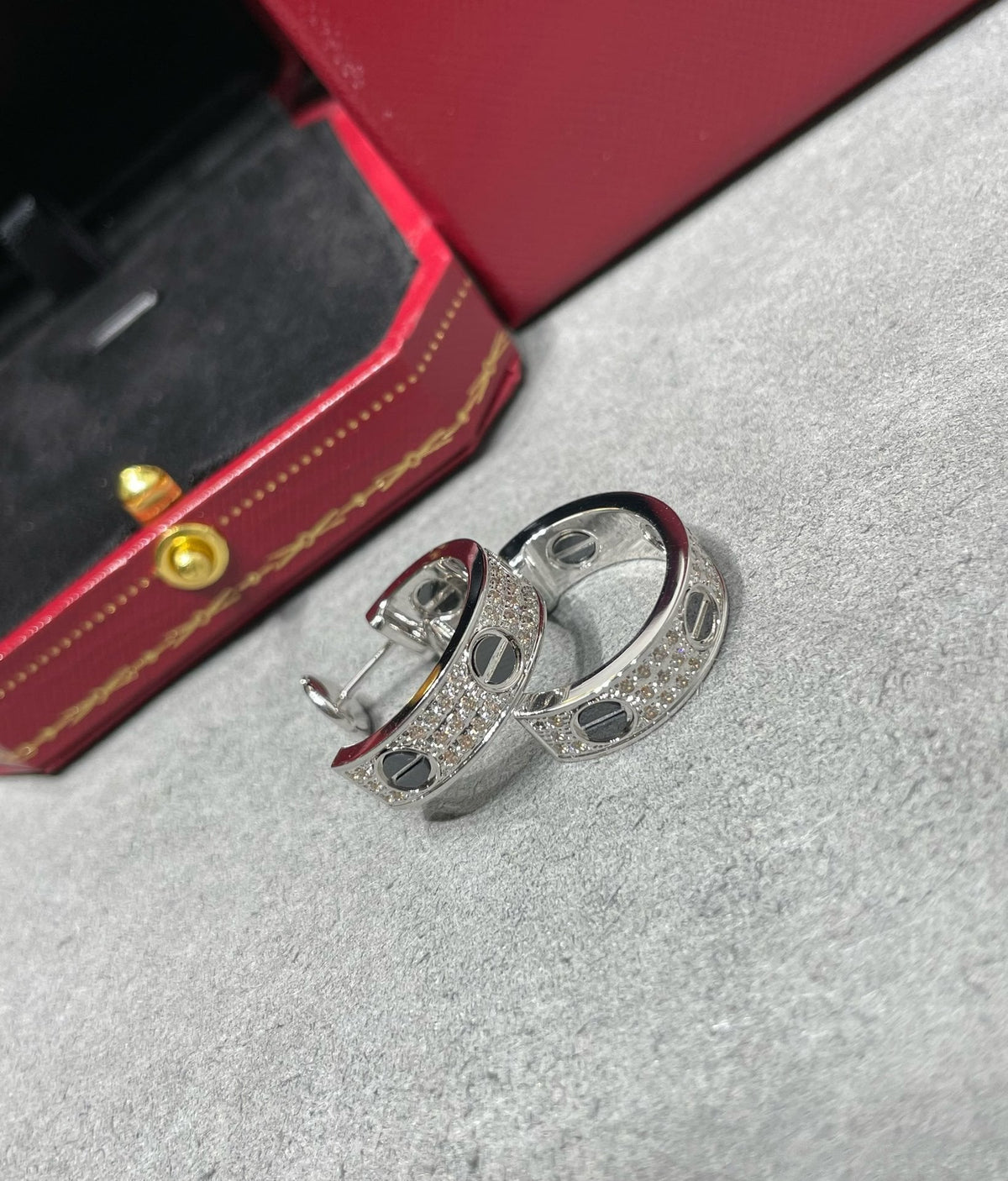 [⭐Spark]LOVE CERAMIC DIAMOND PAVED SILVER EARRINGS