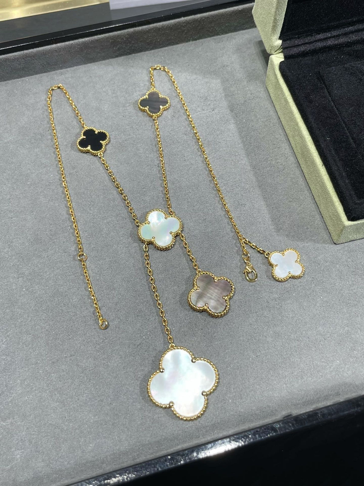 [⭐Spark]CLOVER 6 MOTIF MOP ONYX GOLD NECKLACE