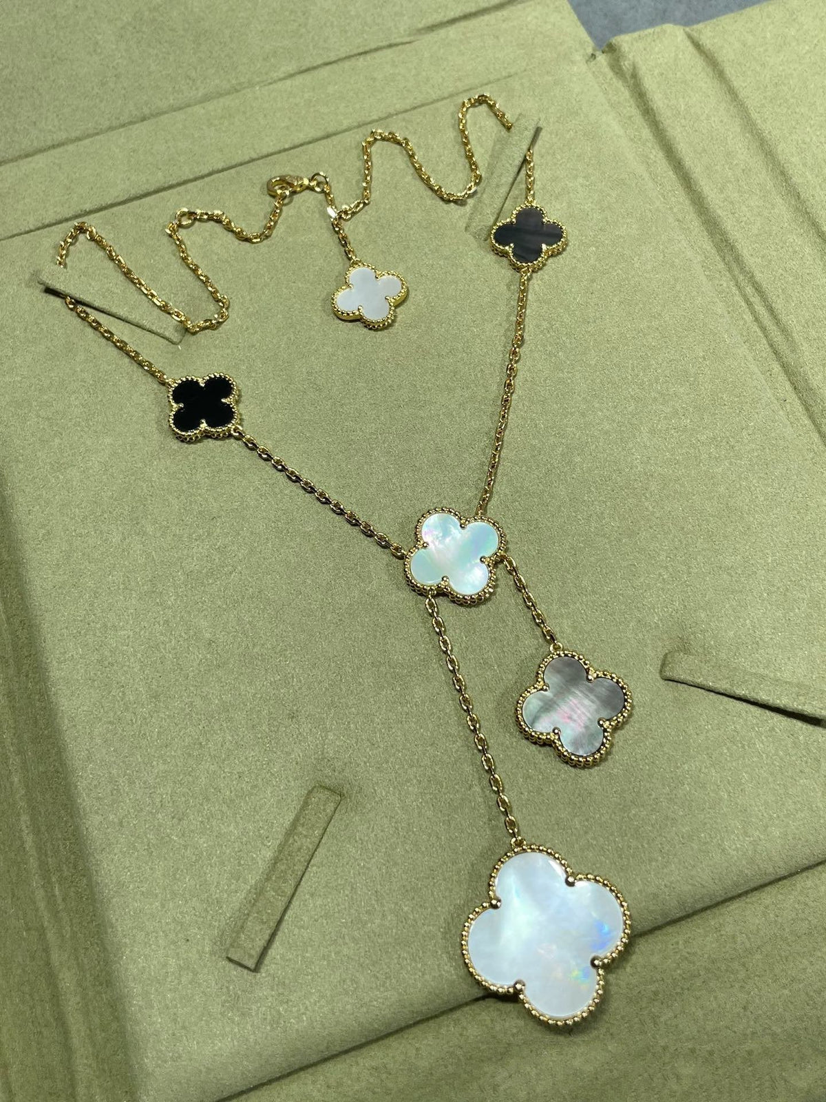 [⭐Spark]CLOVER 6 MOTIF MOP ONYX GOLD NECKLACE