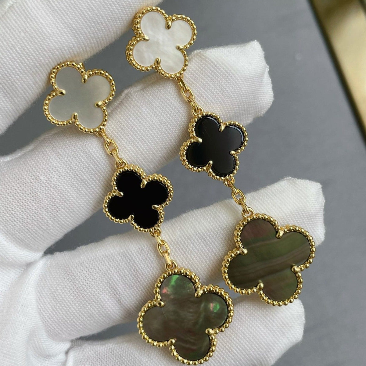 [⭐Spark]CLOVER 3 MOTIF MOP ONYX DARK MOP PINK GOLD EARRINGS