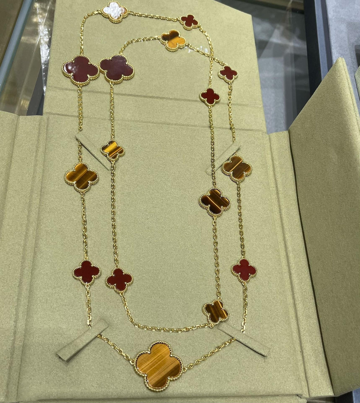 [⭐Spark]CLOVER 16 MOTIF CARNELIAN TIGER EYE ROSE GOLD NECKLACE
