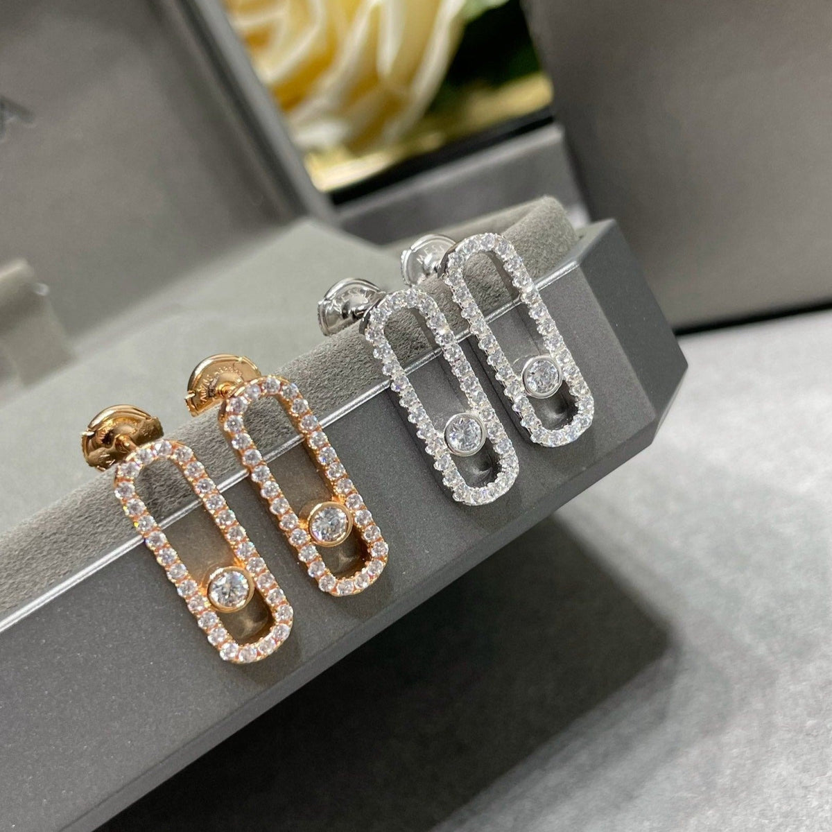 [⭐Spark]MOVE UNO STUD DIAMOND PAVED EARRINGS