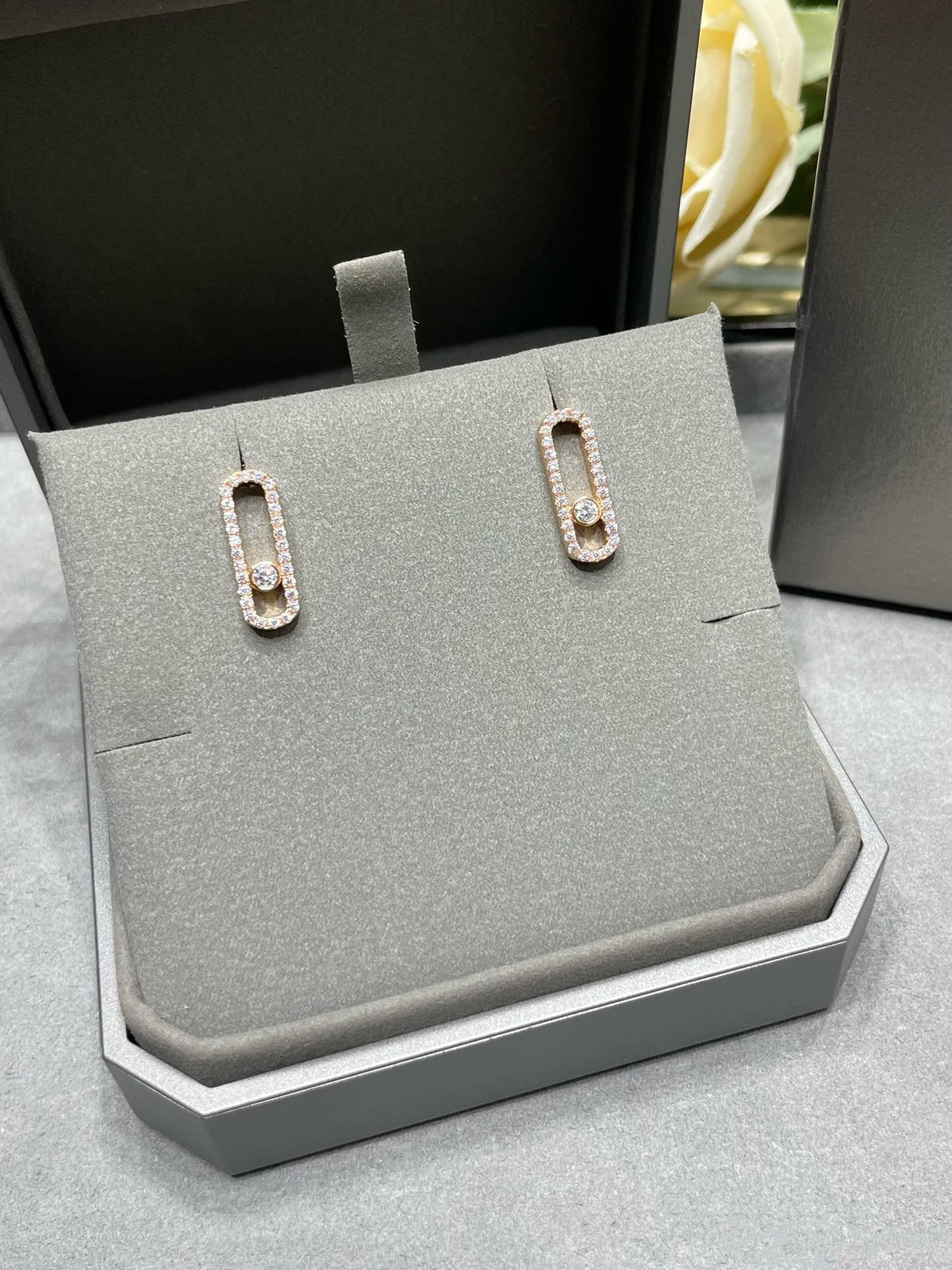 [⭐Spark]MOVE UNO STUD DIAMOND PAVED EARRINGS
