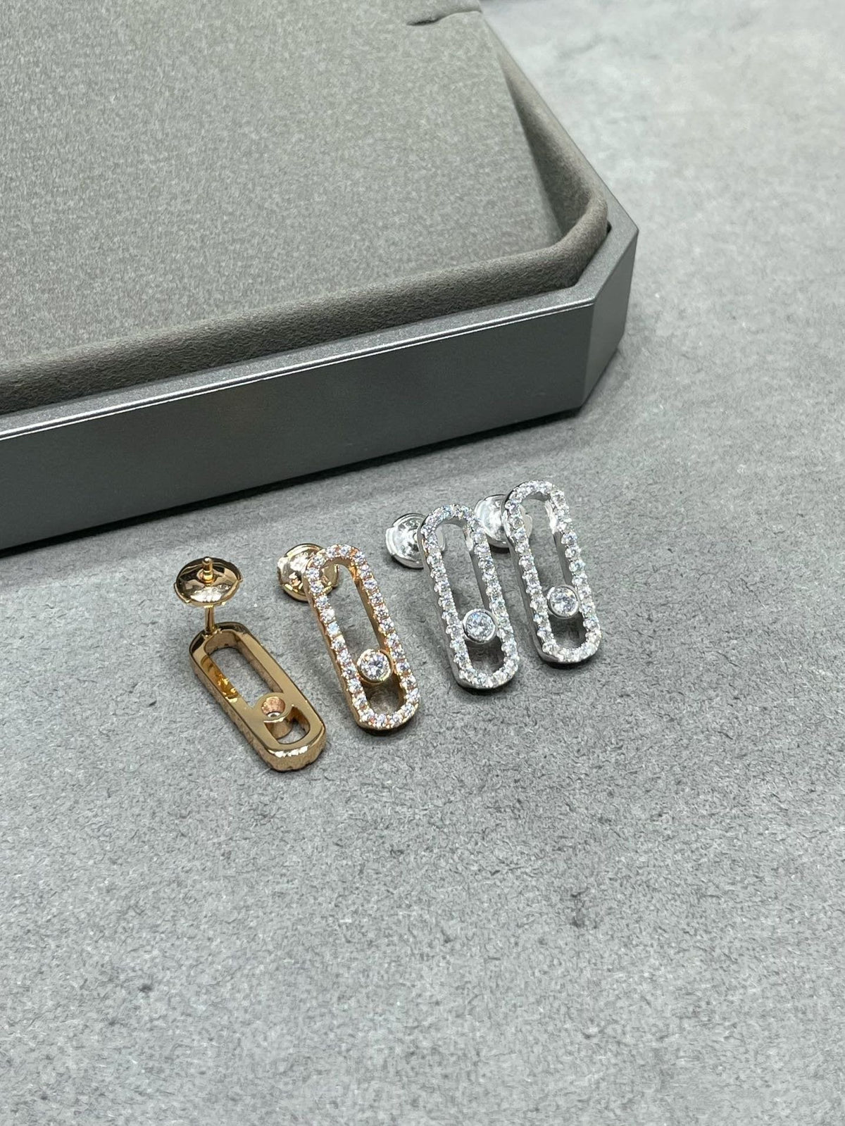 [⭐Spark]MOVE UNO STUD DIAMOND PAVED EARRINGS