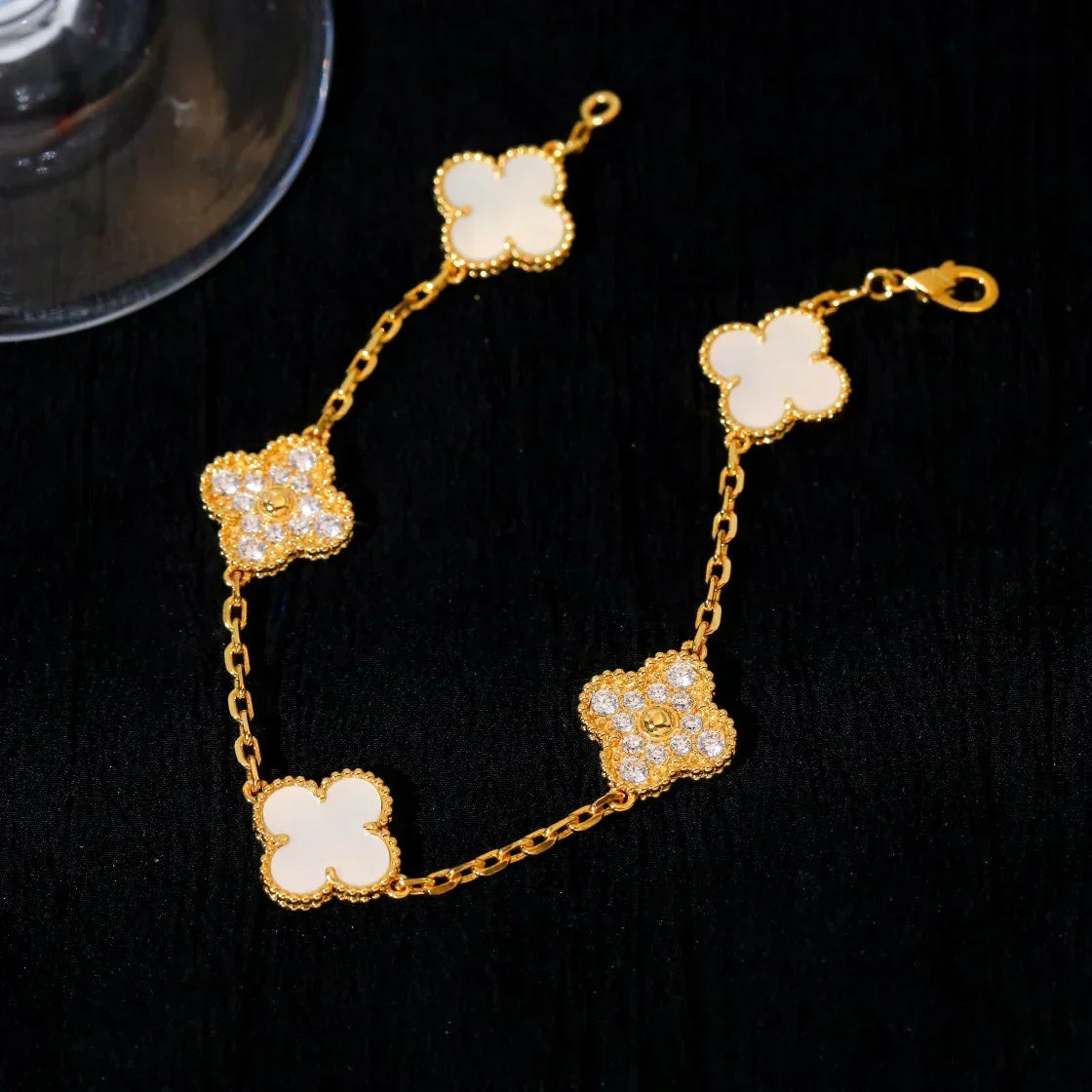 [⭐Spark]CLOVER WHITE PEARL MOP 5 MOTIF BRACELET COLLECTION