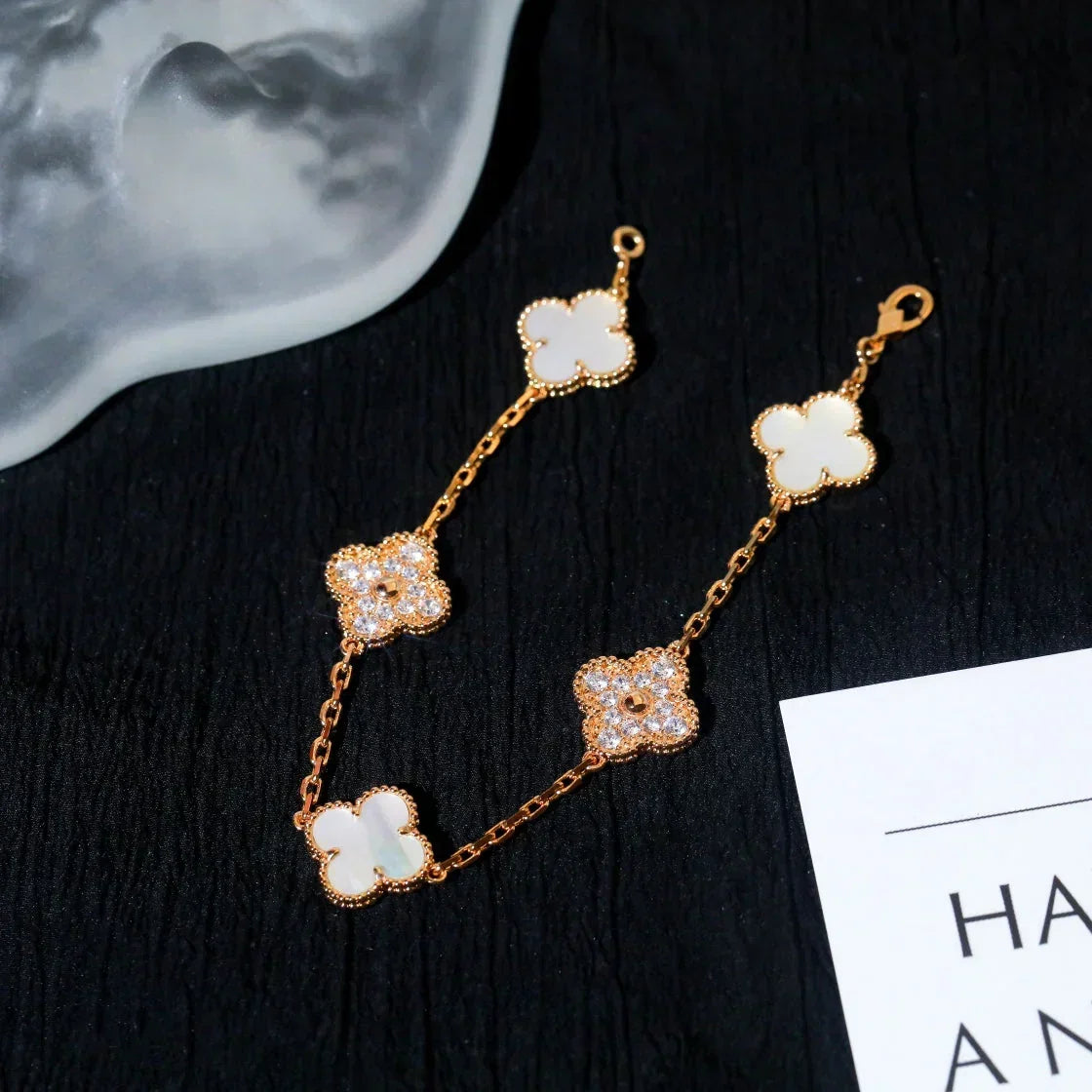 [⭐Spark]CLOVER WHITE PEARL MOP 5 MOTIF BRACELET COLLECTION
