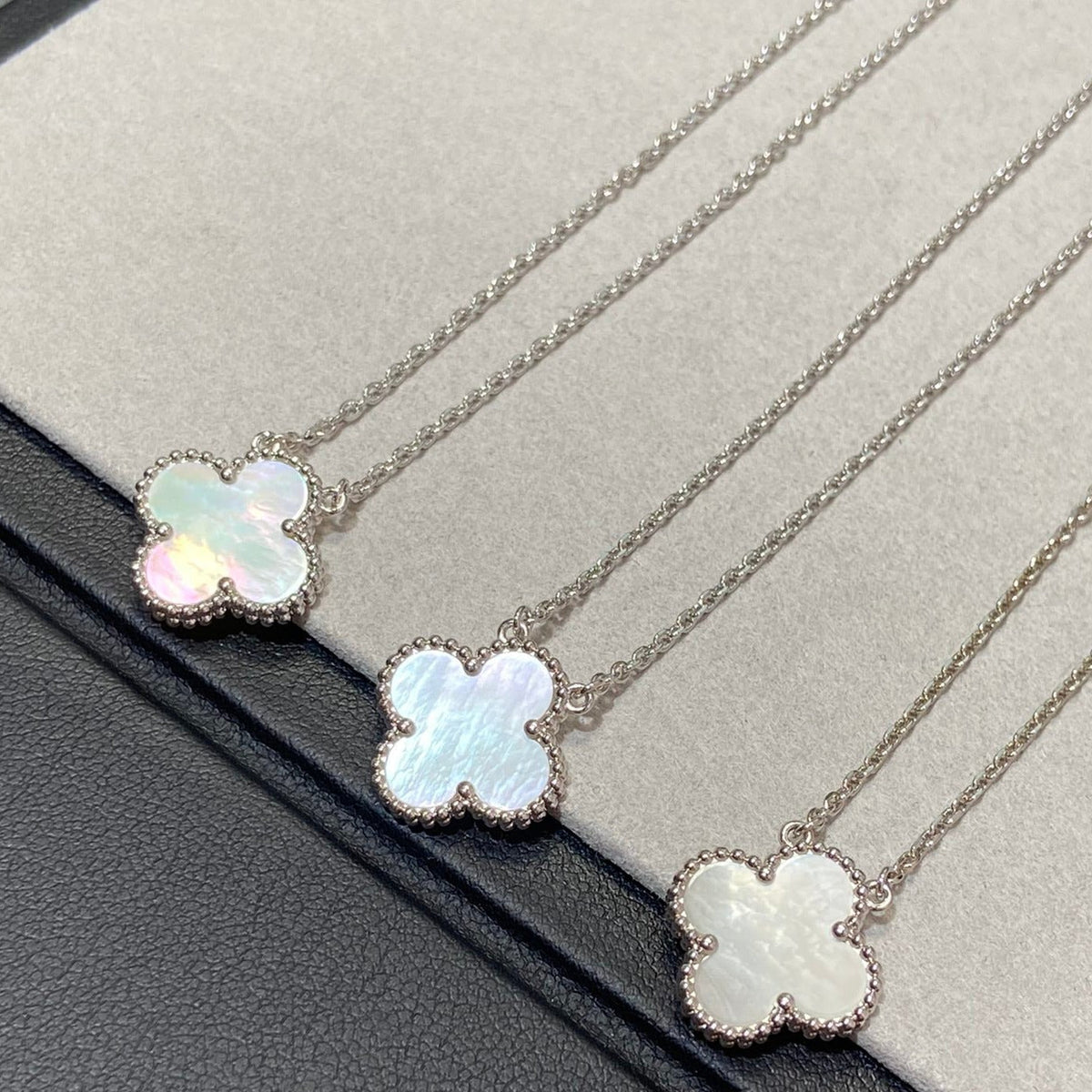 [⭐Spark]CLOVER MEDIUM SILVER WHITE MOP NECKLACE