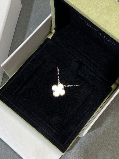 [⭐Spark]CLOVER MEDIUM SILVER WHITE MOP NECKLACE