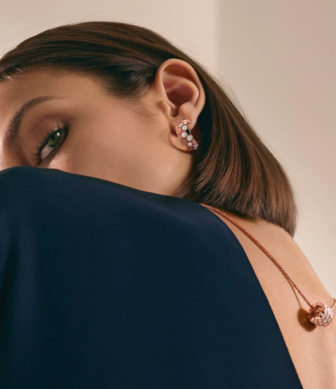 [⭐Spark]BEE LOVE DIAMOND HOOP EARRINGS