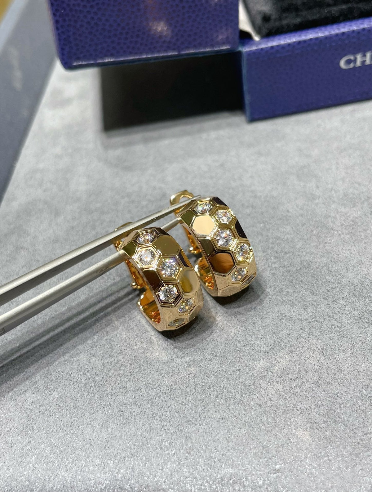 [⭐Spark]BEE LOVE DIAMOND HOOP EARRINGS