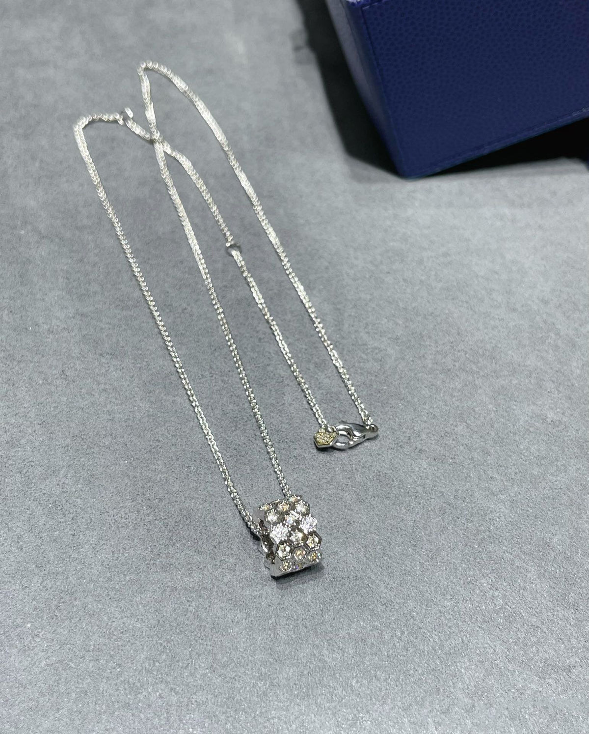 [⭐Spark]BEE LOVE DIAMOND PAVED 3 ROW NECKLACE