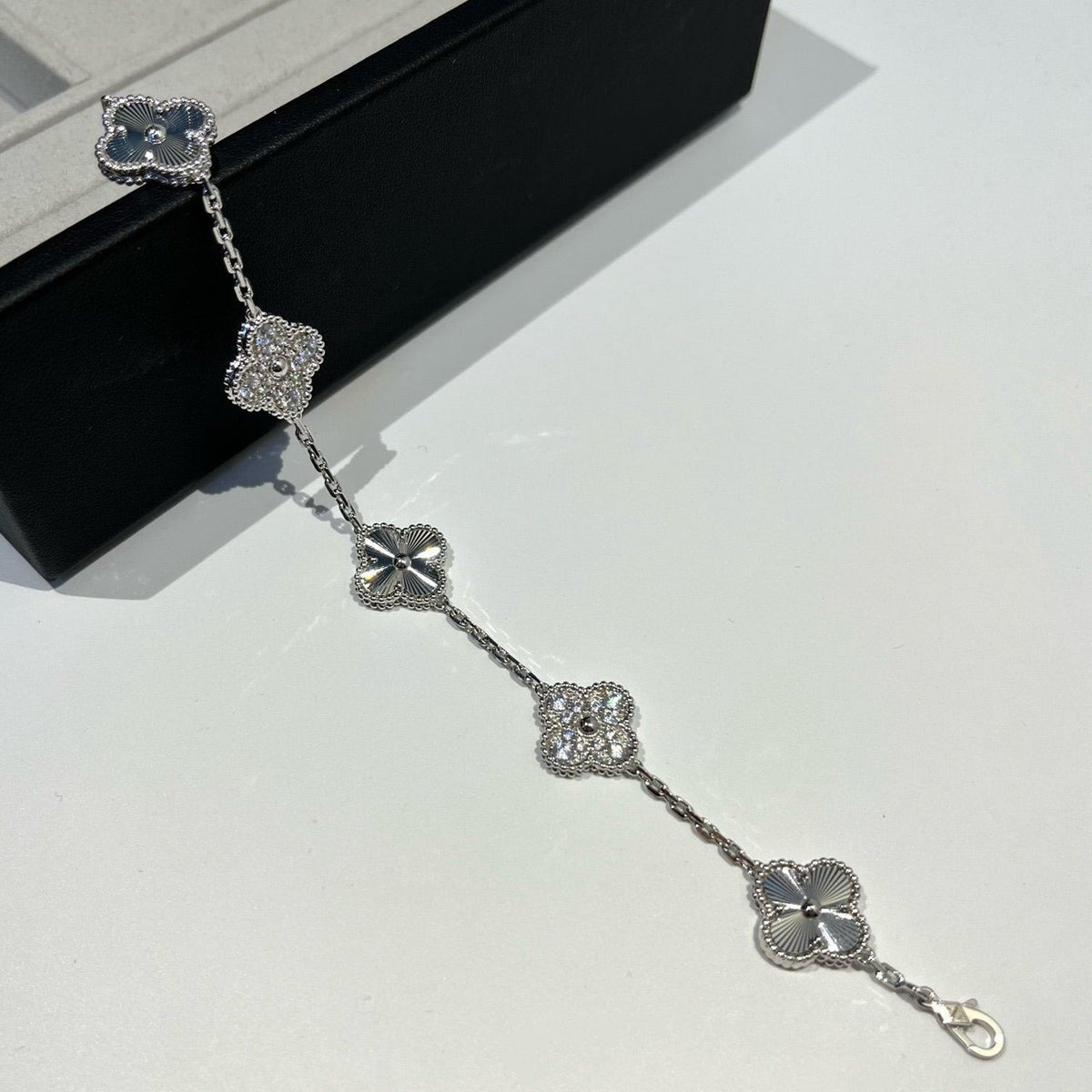 [⭐Spark] CLOVER 5 MOTIF LASER BRACELET COLLECTION