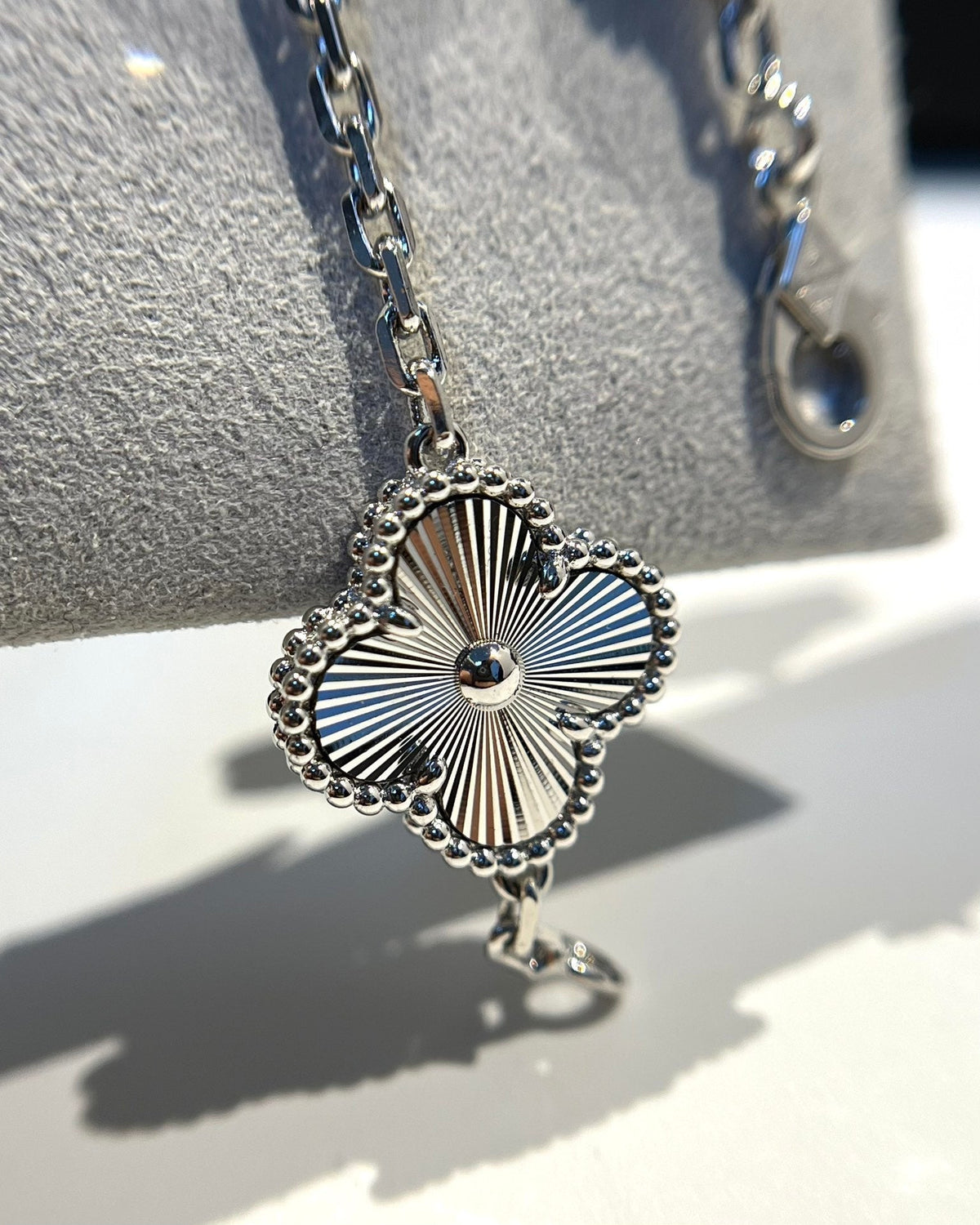 [⭐Spark] CLOVER 5 MOTIF LASER BRACELET COLLECTION