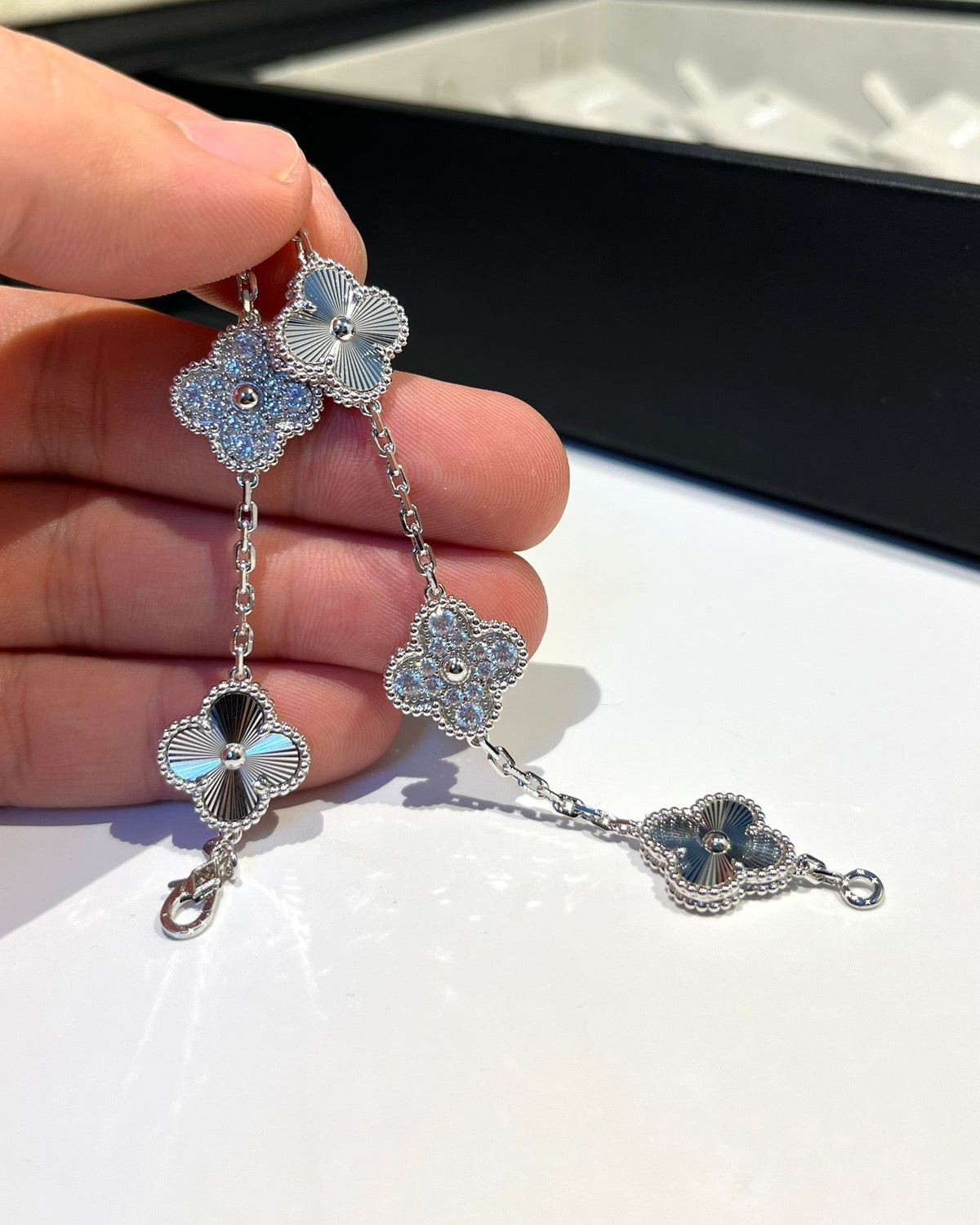 [⭐Spark] CLOVER 5 MOTIF LASER BRACELET COLLECTION