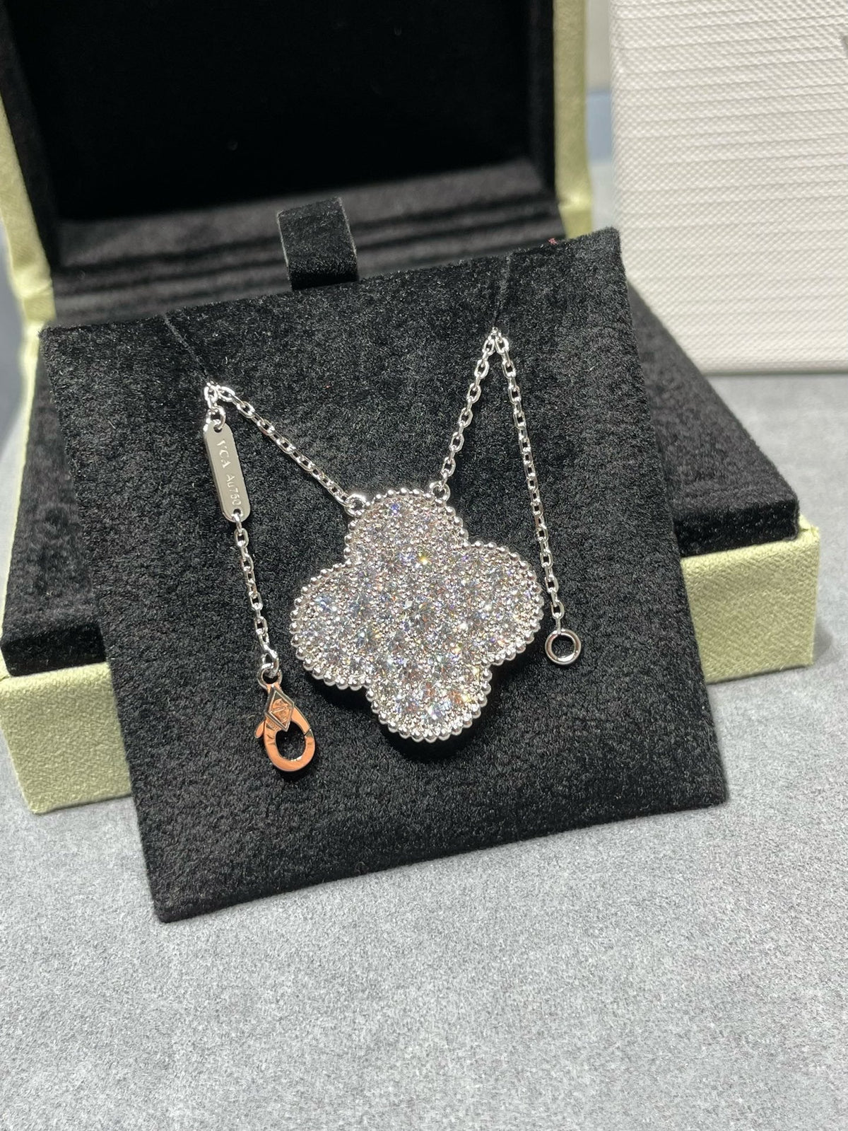 [⭐Spark]CLOVER 25MM LARGE PENDANT DIAMOND PAVED SILVER NECKLACE