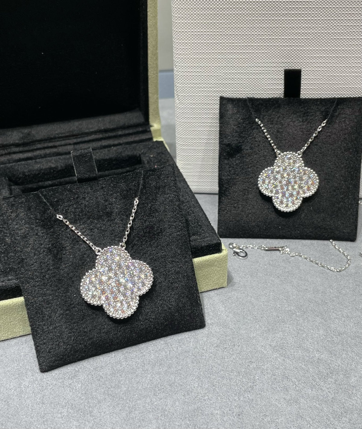 [⭐Spark]CLOVER 25MM LARGE PENDANT DIAMOND PAVED SILVER NECKLACE
