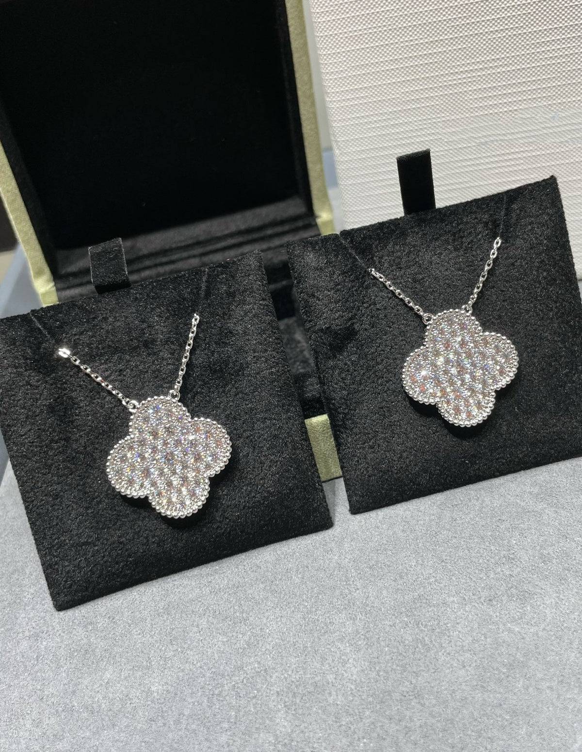 [⭐Spark]CLOVER 25MM LARGE PENDANT DIAMOND PAVED SILVER NECKLACE