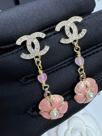 [⭐Spark]26C Pink Camellia Enamel Pendant with Double C Earrings