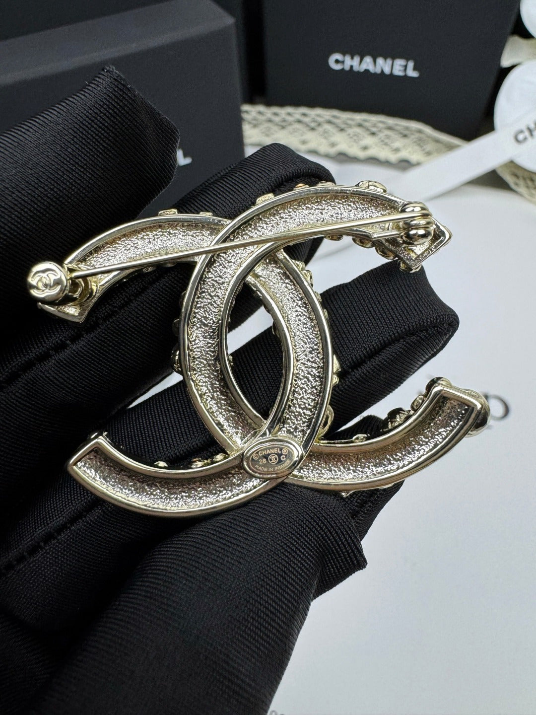 [⭐Spark]26C Pink-White Enamel Ice Cream Cone Double C Brooch