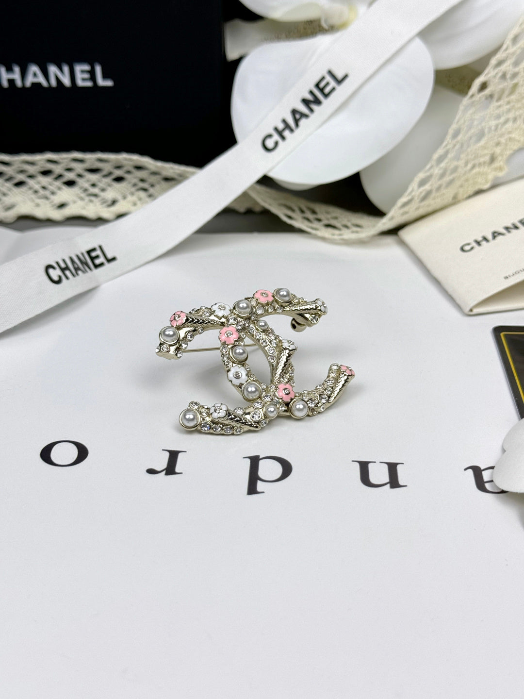 [⭐Spark]26C Pink-White Enamel Ice Cream Cone Double C Brooch