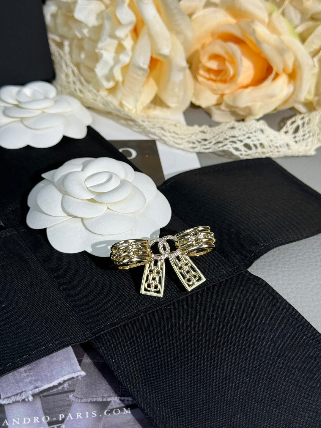 [⭐Spark]25K Hollow Bow Brooch