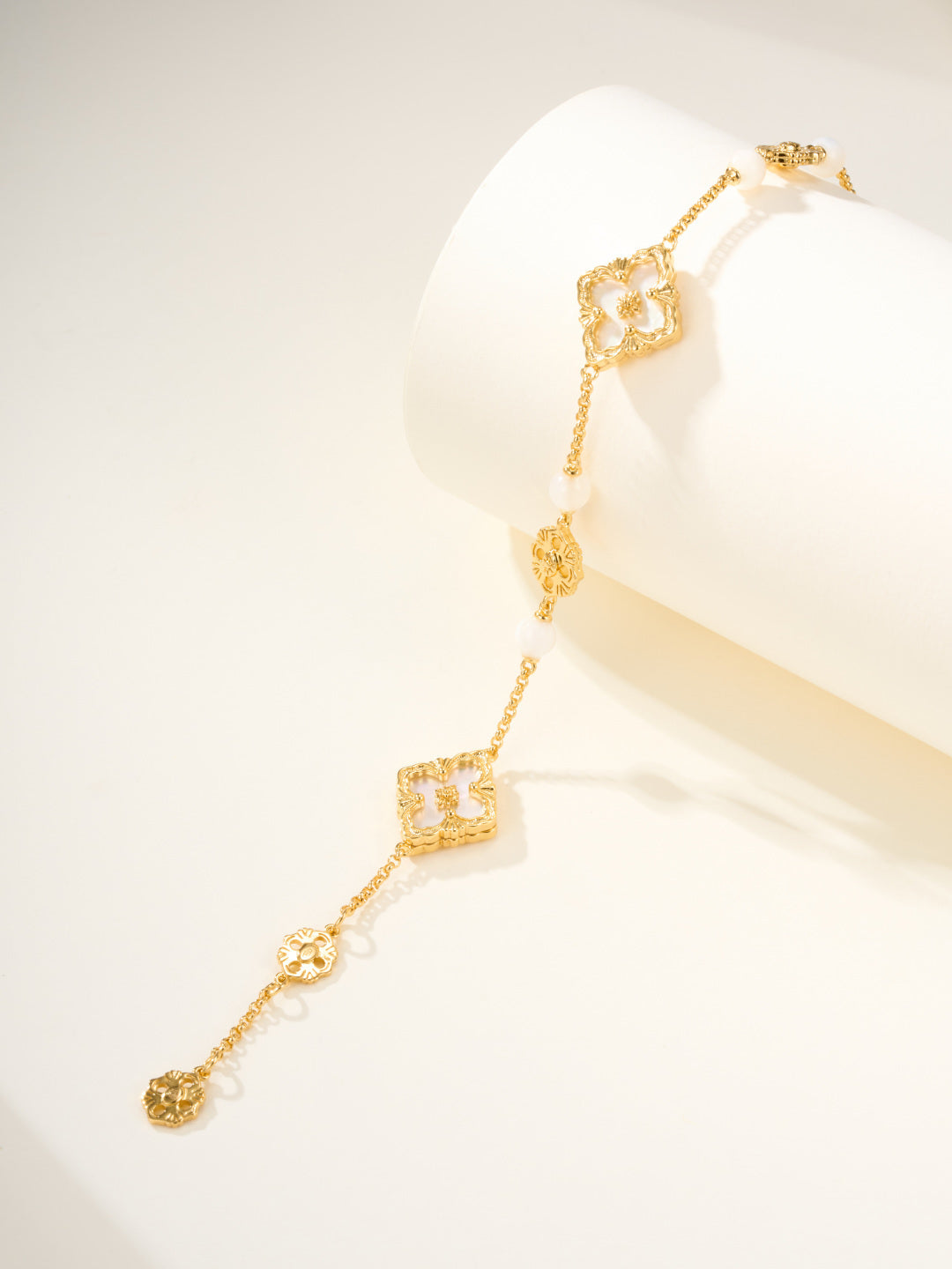 [⭐Spark]B.C.L ENAMELED Three-Flower Bracelet（Trumpet)