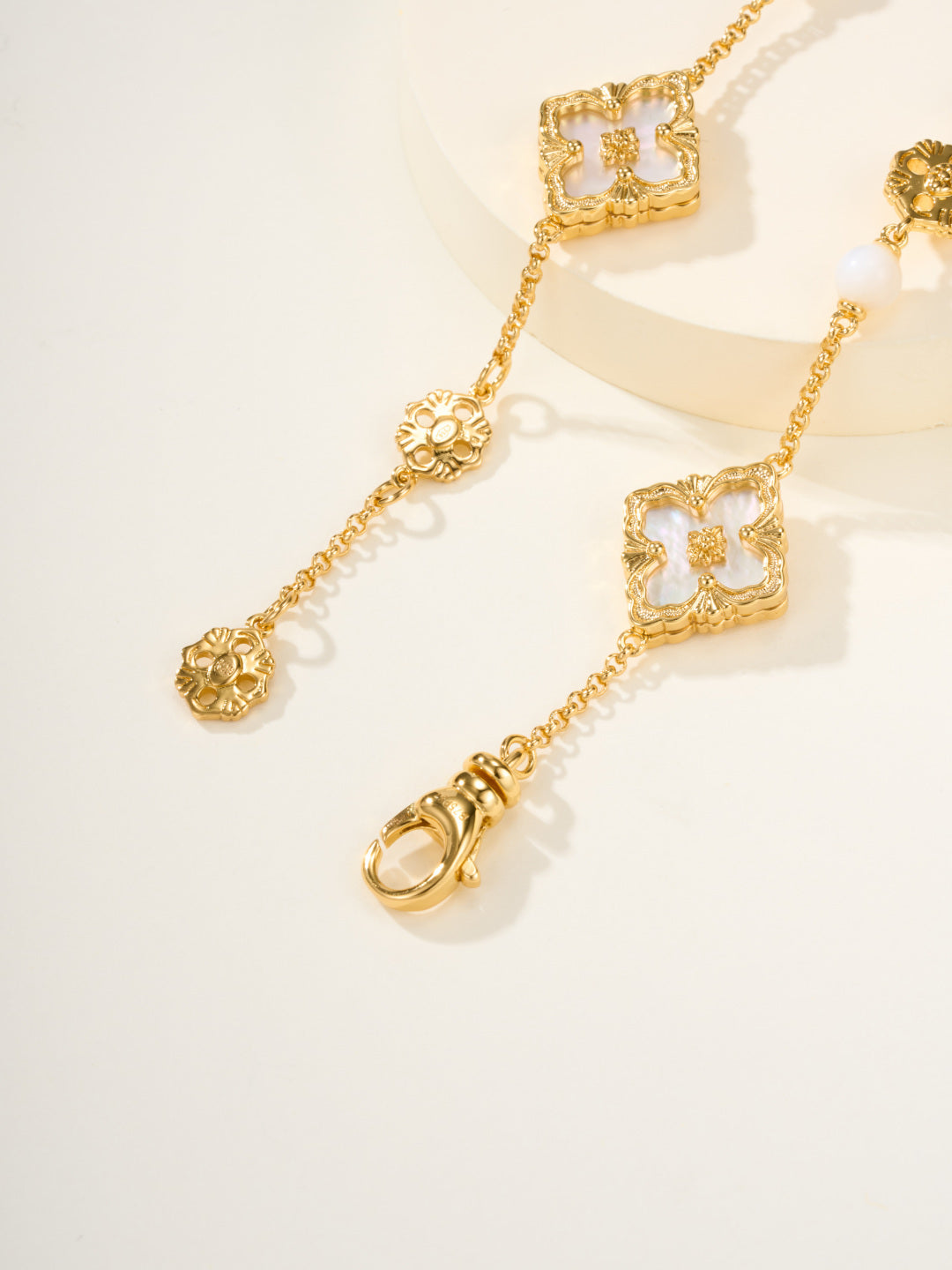 [⭐Spark]B.C.L ENAMELED Three-Flower Bracelet（Trumpet)