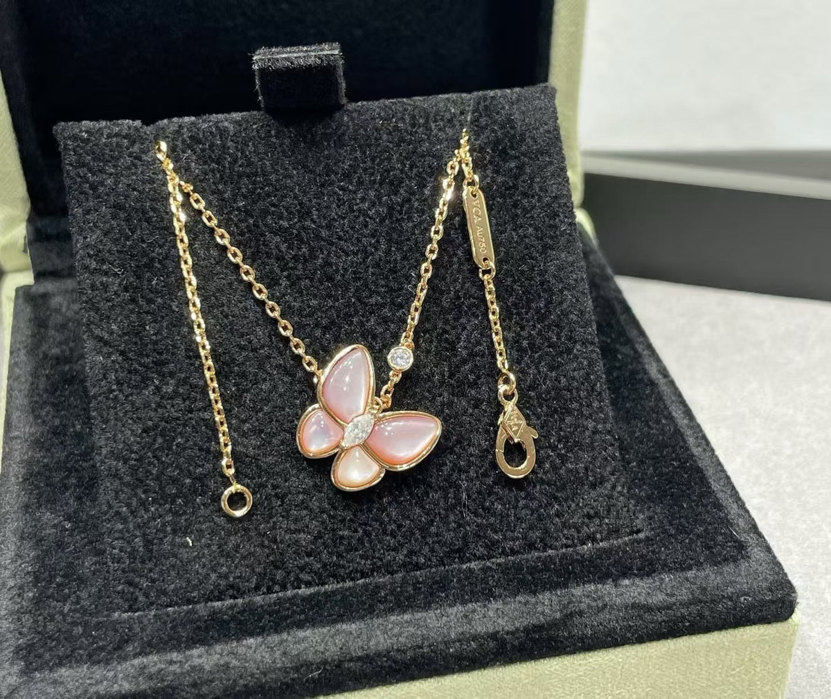 [⭐Spark]BUTTERFLY PINK MOTHER-OF-PEARL DIAMOND NECKLACE
