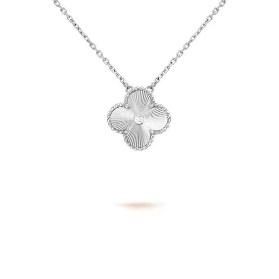 [⭐Spark]CLOVER  15MM DIAMOND LASER NECKLACE SILVER