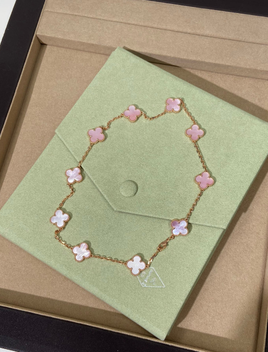 [⭐Spark Jewellery] Pink Necklace with Ten Clover Designs