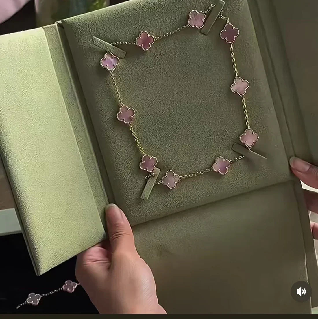 [⭐Spark Jewellery] Pink Necklace with Ten Clover Designs