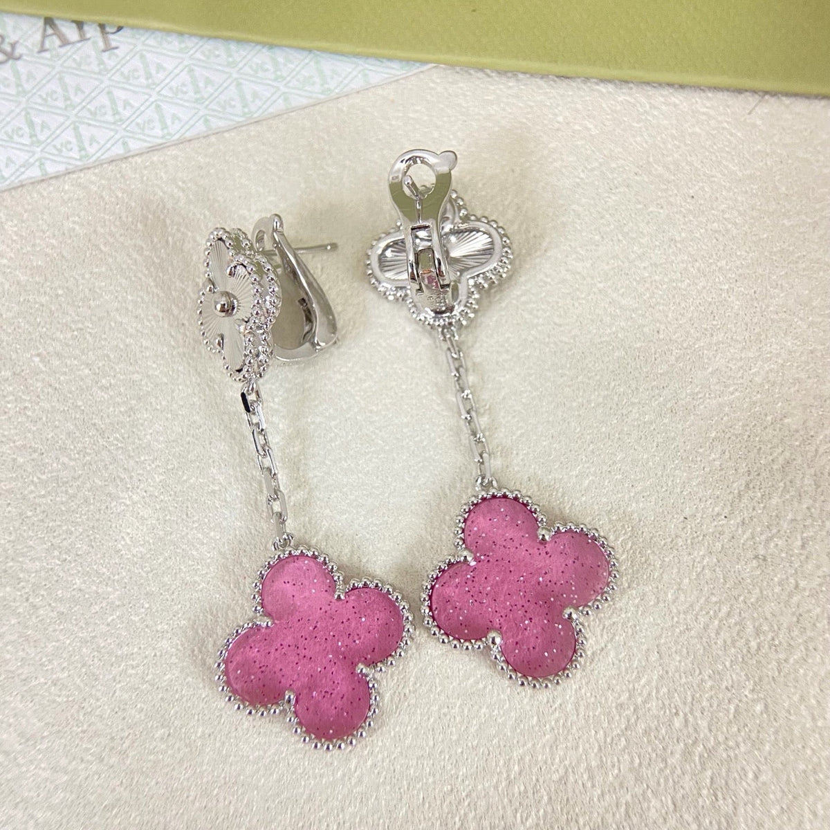 [⭐Spark]2026 NEW CLOVER 2 MOTIF  BUBBLE PINK ENAMEL