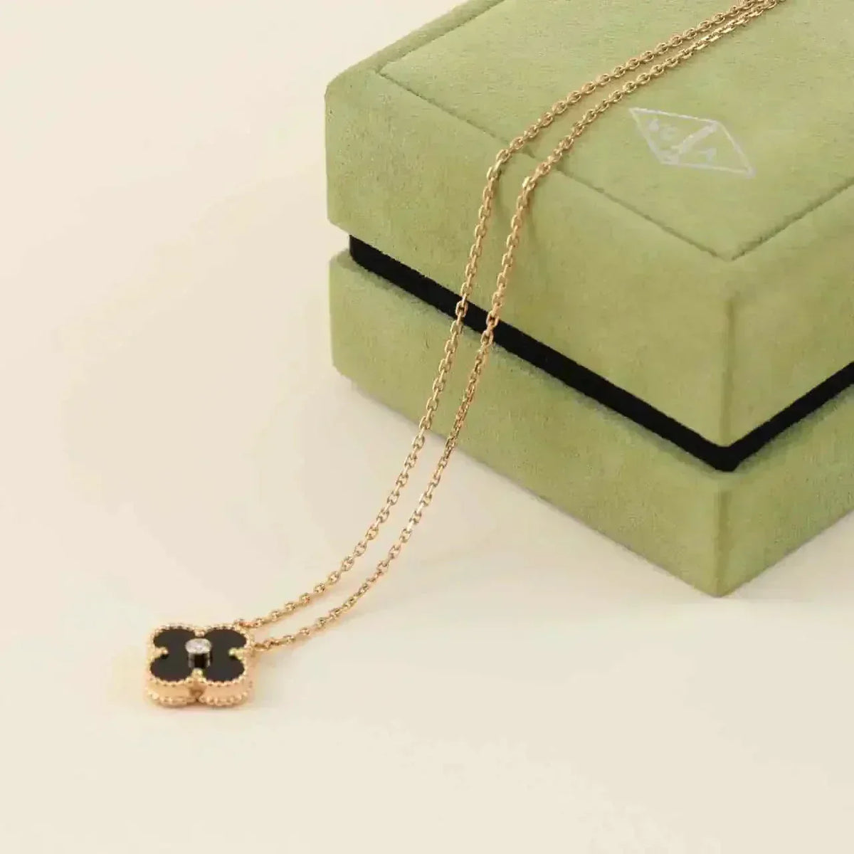 [⭐Spark]CLOVER 15MM DIAMOND ONYX NECKLACE