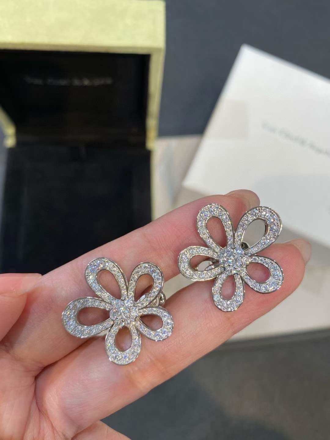 [⭐Spark]FLOWERLACE EARRINGS FULL DIAMONDS