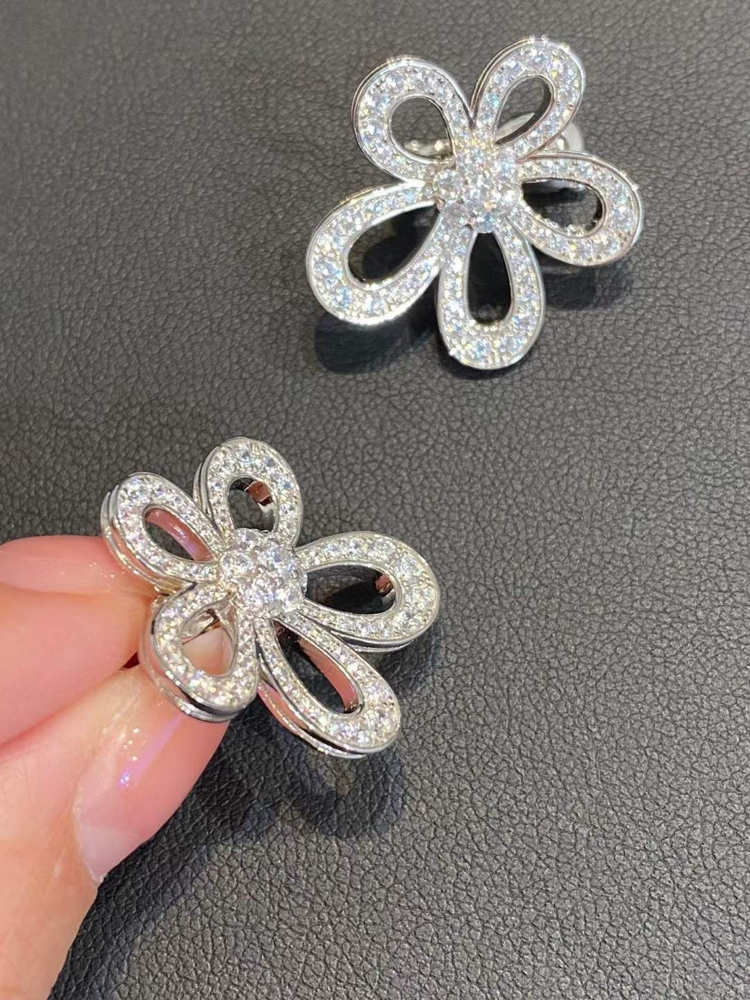 [⭐Spark]FLOWERLACE EARRINGS FULL DIAMONDS