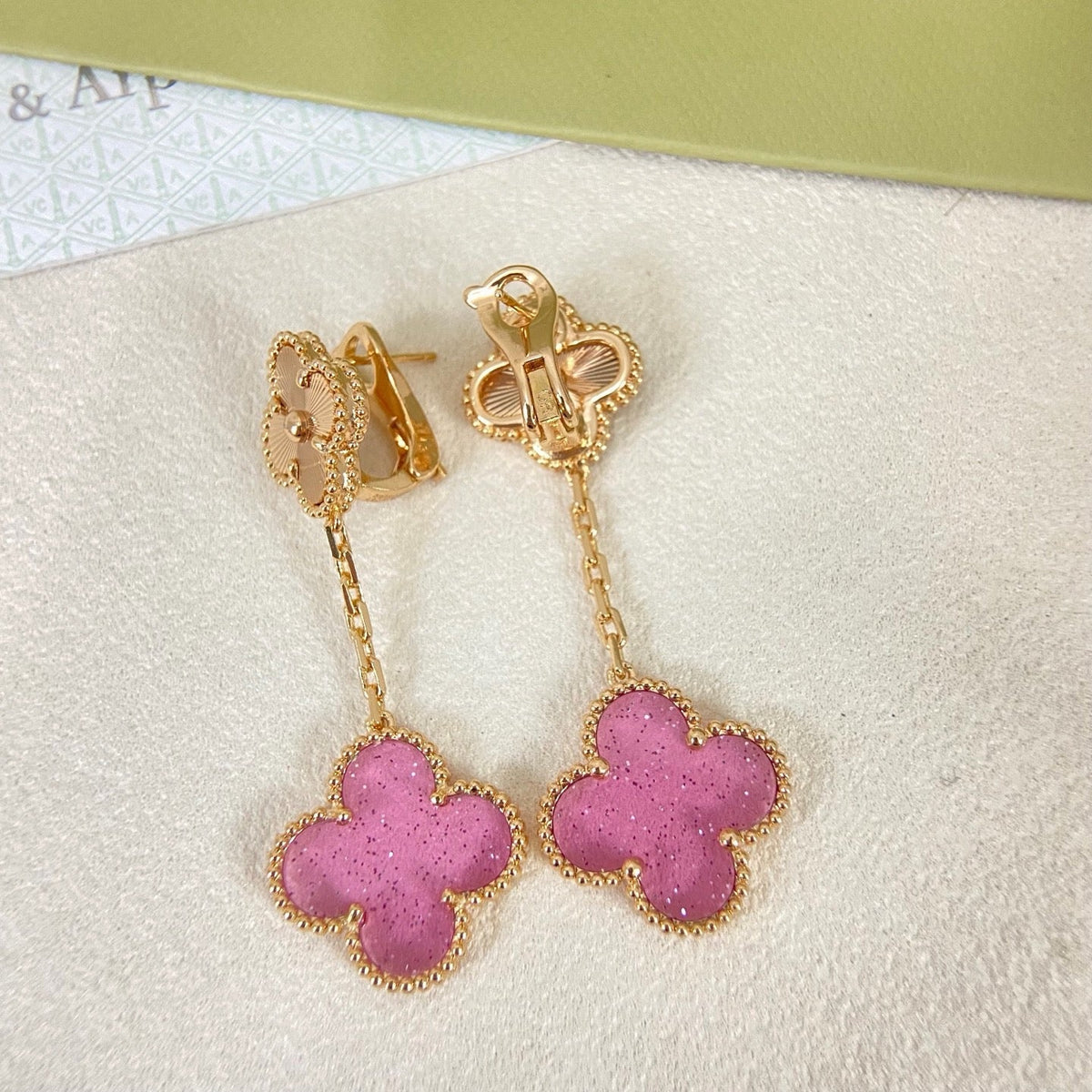 [⭐Spark]2026 NEW CLOVER 2 MOTIF  BUBBLE PINK ENAMEL