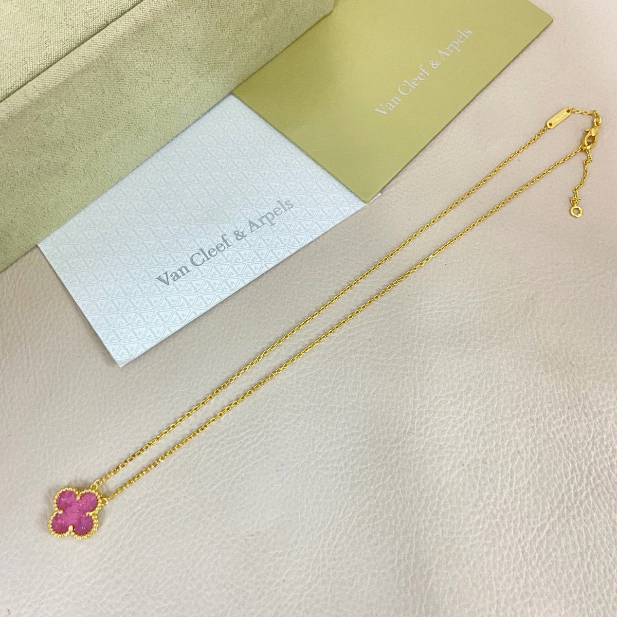 [⭐Spark]15MM BUBBLE PINK ENAMEL SINGLE-FLOWER FOUR-LEAF CLOVER NECKLACE