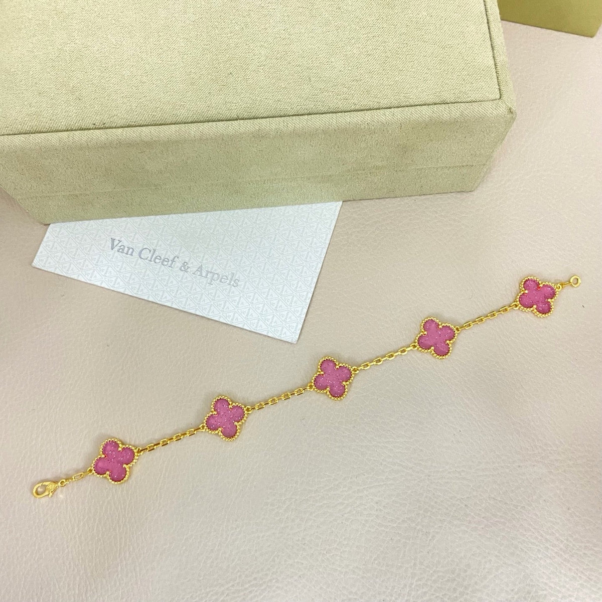 [⭐Spark]NEW BUBBLE PINK ENAMEL 5-FLOWER BRACELET
