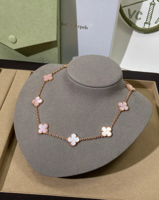 [⭐Spark Jewellery] Pink Necklace with Ten Clover Designs