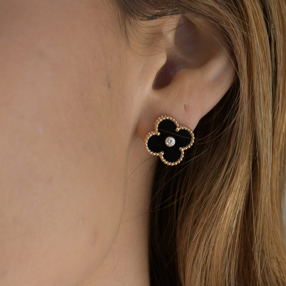 [⭐Spark]CLOVER MEDIUM 1 MOTIFS ONYX DIAMOND EARRINGS