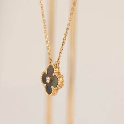 [⭐Spark]CLOVER 15MM DIAMOND AND MOTHER-OF-GREY NECKLACE