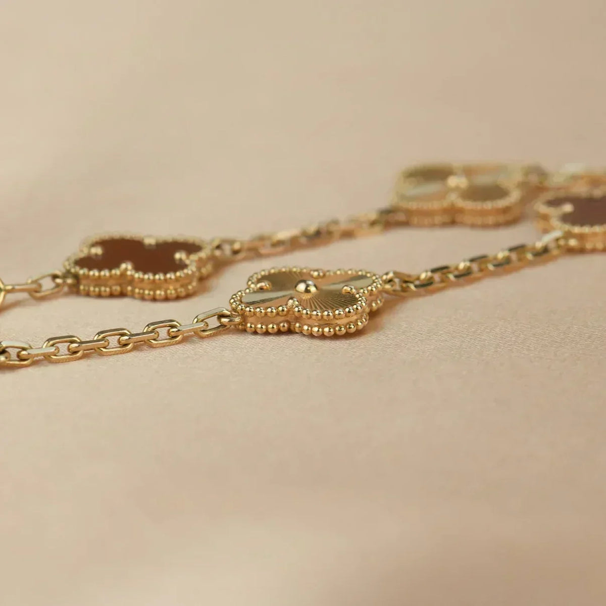 [⭐Spark] CLOVER 5 MOTIF RED CORNELIAN BRACELET COLLECTION