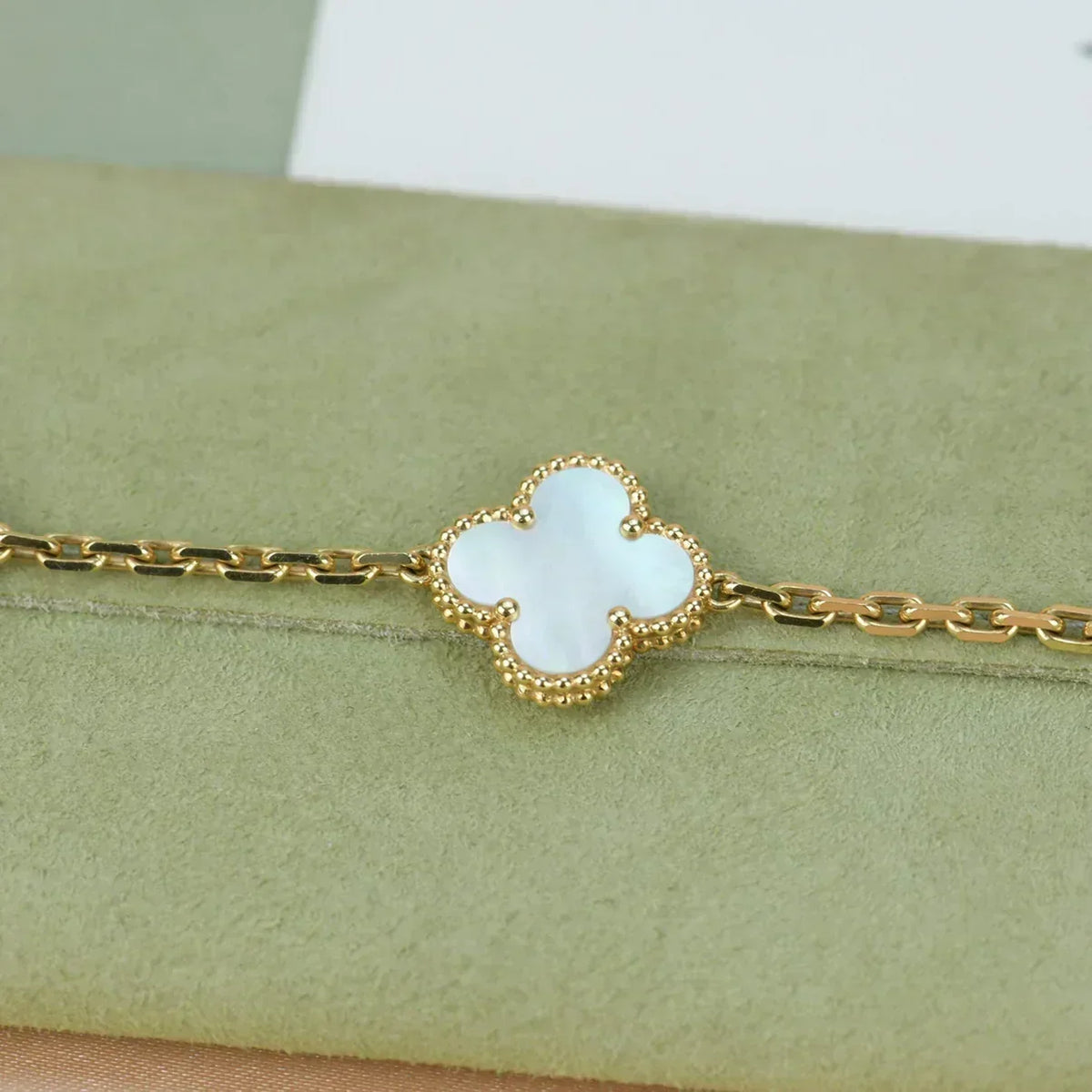 [⭐Spark]CLOVER WHITE PEARL MOP 5 MOTIF BRACELET COLLECTION