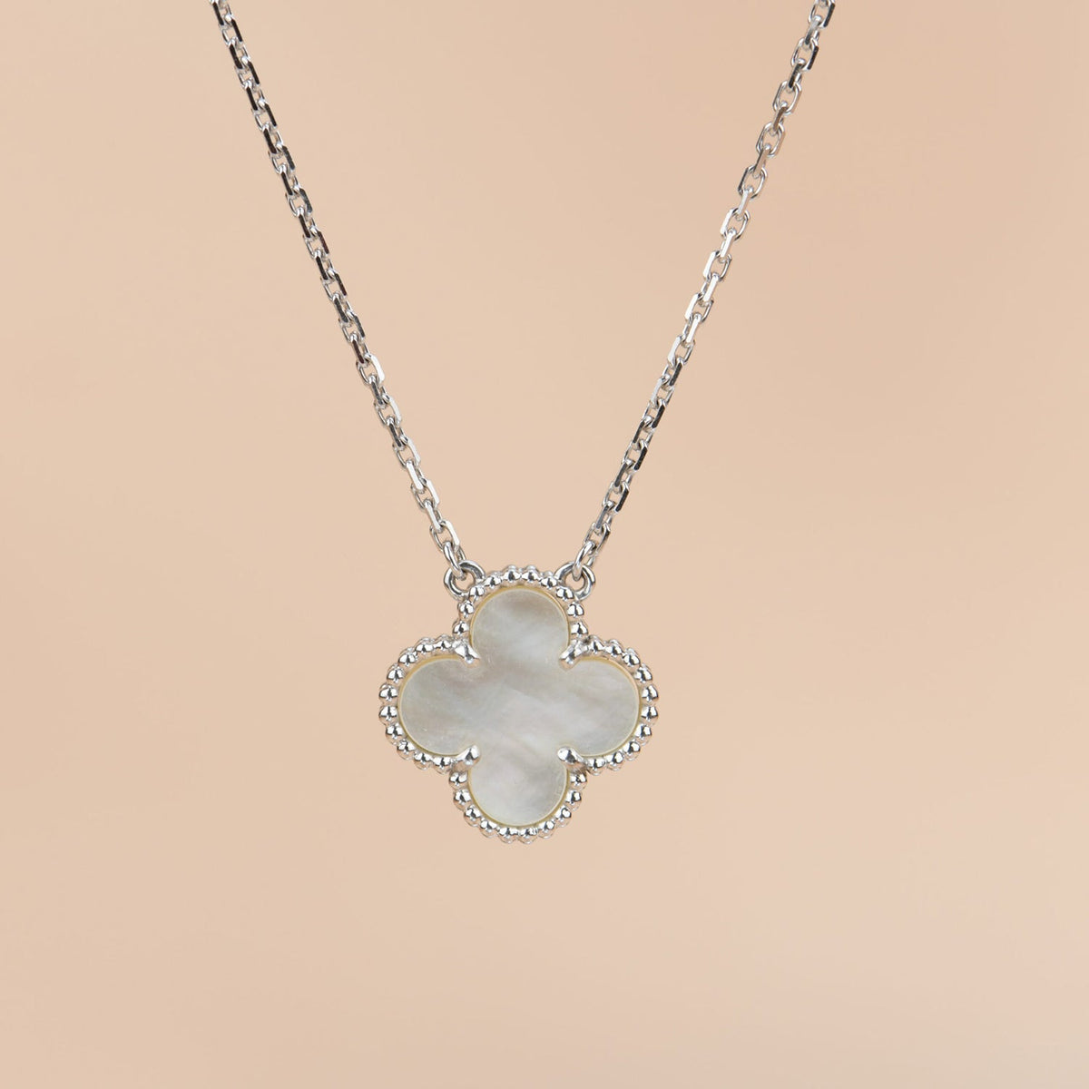 [⭐Spark]CLOVER  15MM WHITE MOTHER-OF-PEARL SILVER