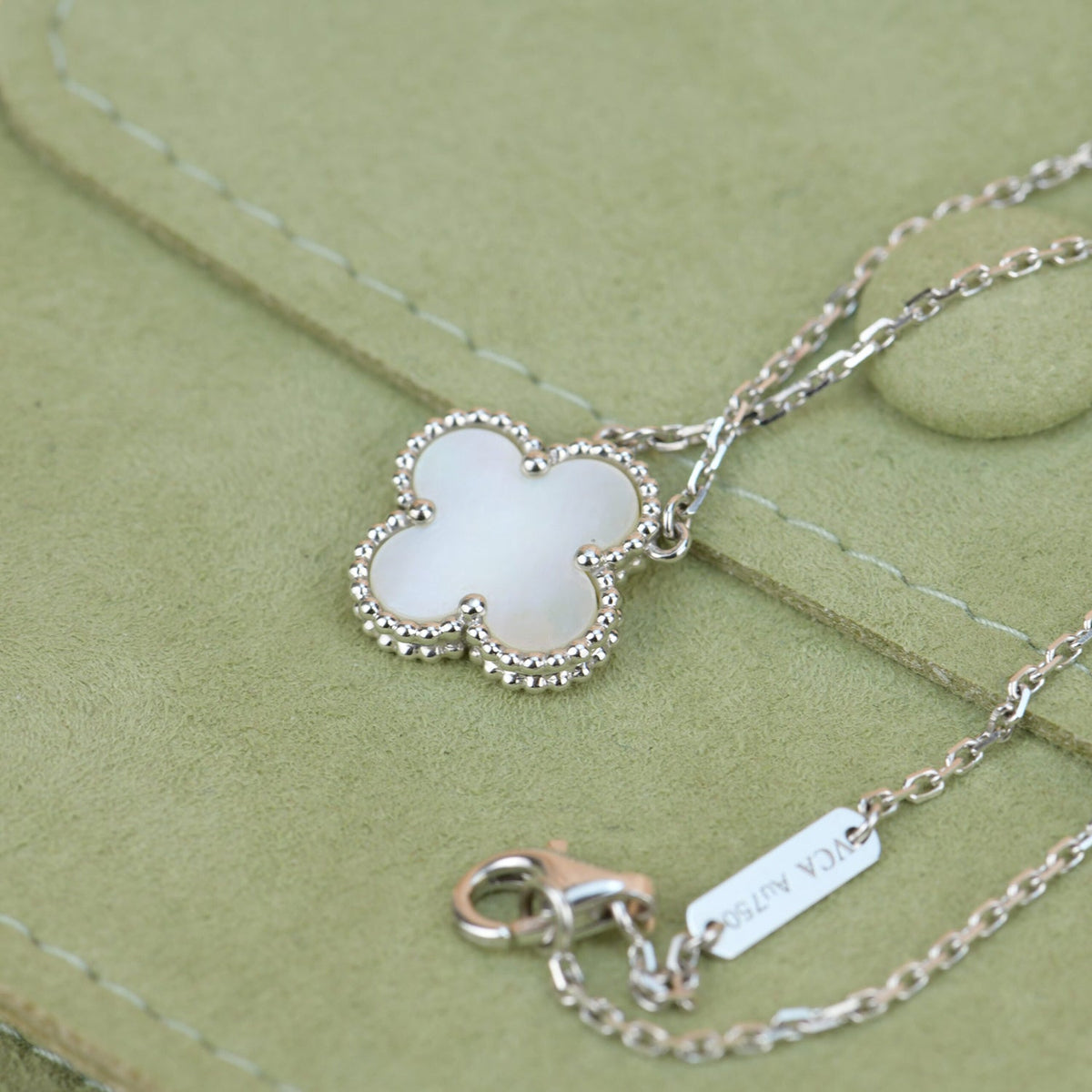 [⭐Spark]CLOVER  15MM WHITE MOTHER-OF-PEARL SILVER