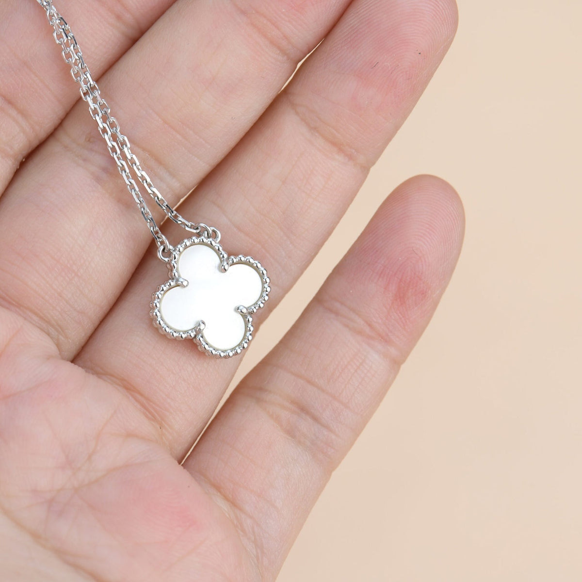 [⭐Spark]CLOVER  15MM WHITE MOTHER-OF-PEARL SILVER