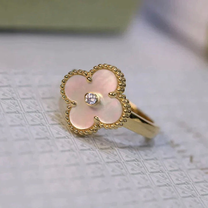 [⭐Spark]CLOVER PINK MOP RING GOLD DIAMOND