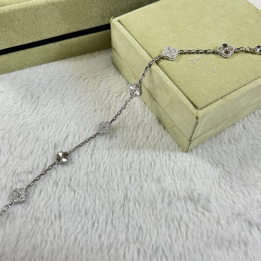 [⭐Spark]CLOVER 6 MOTIF DIAMOND LASER BRACELET