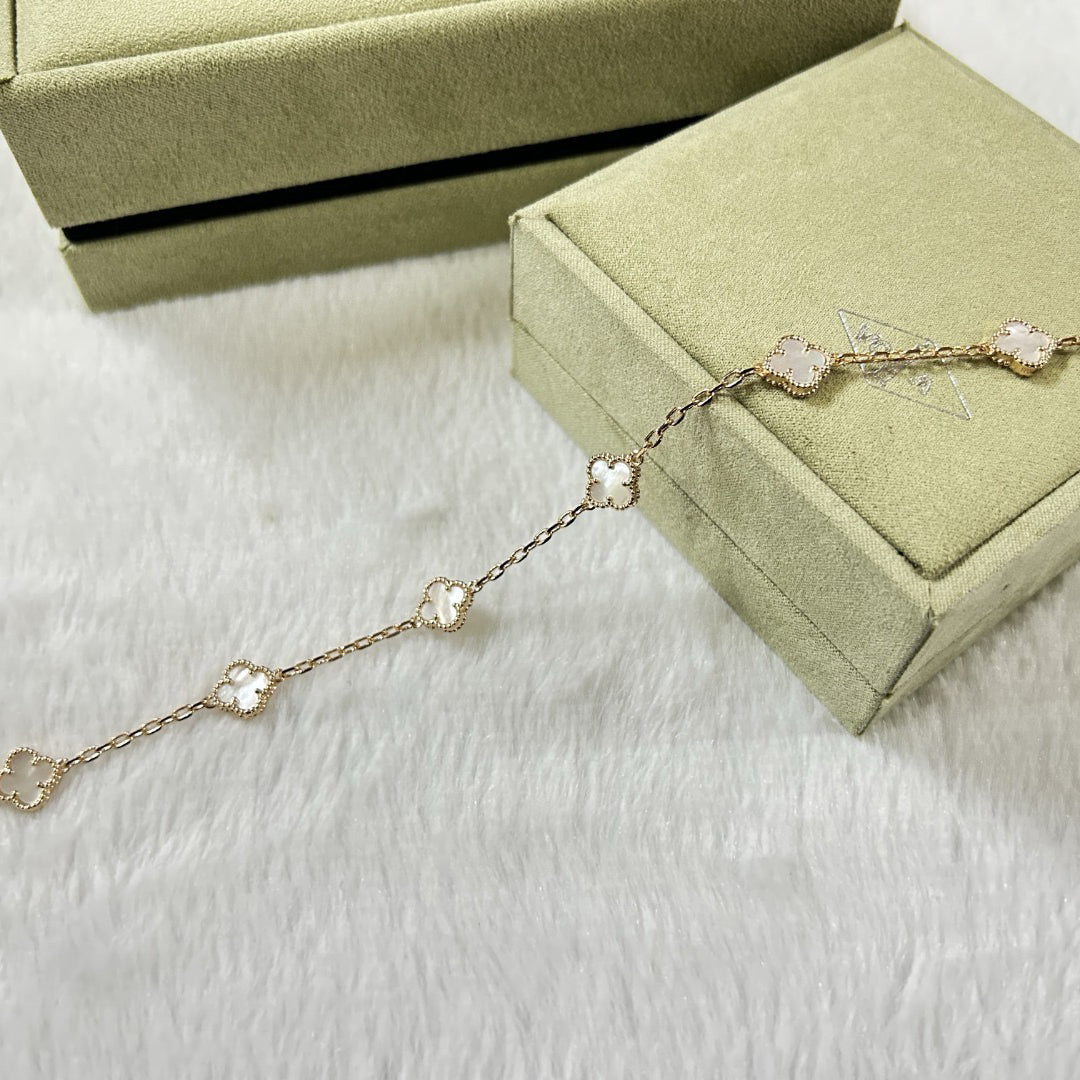 [⭐Spark]CLOVER 6 MOTIF WHITE MOP BRACELET
